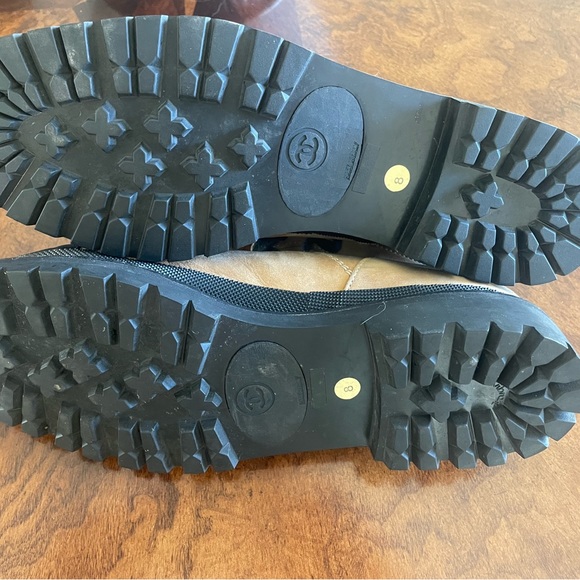 CHANEL beige/black suede bootie - Picture 12 of 14